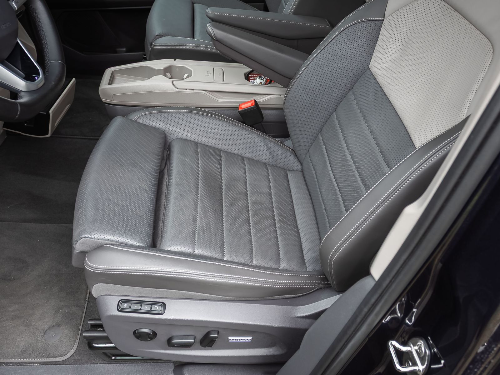 Volkswagen Multivan 2.0 TDI DSG LÜ "Style" AHK DCC Panorama