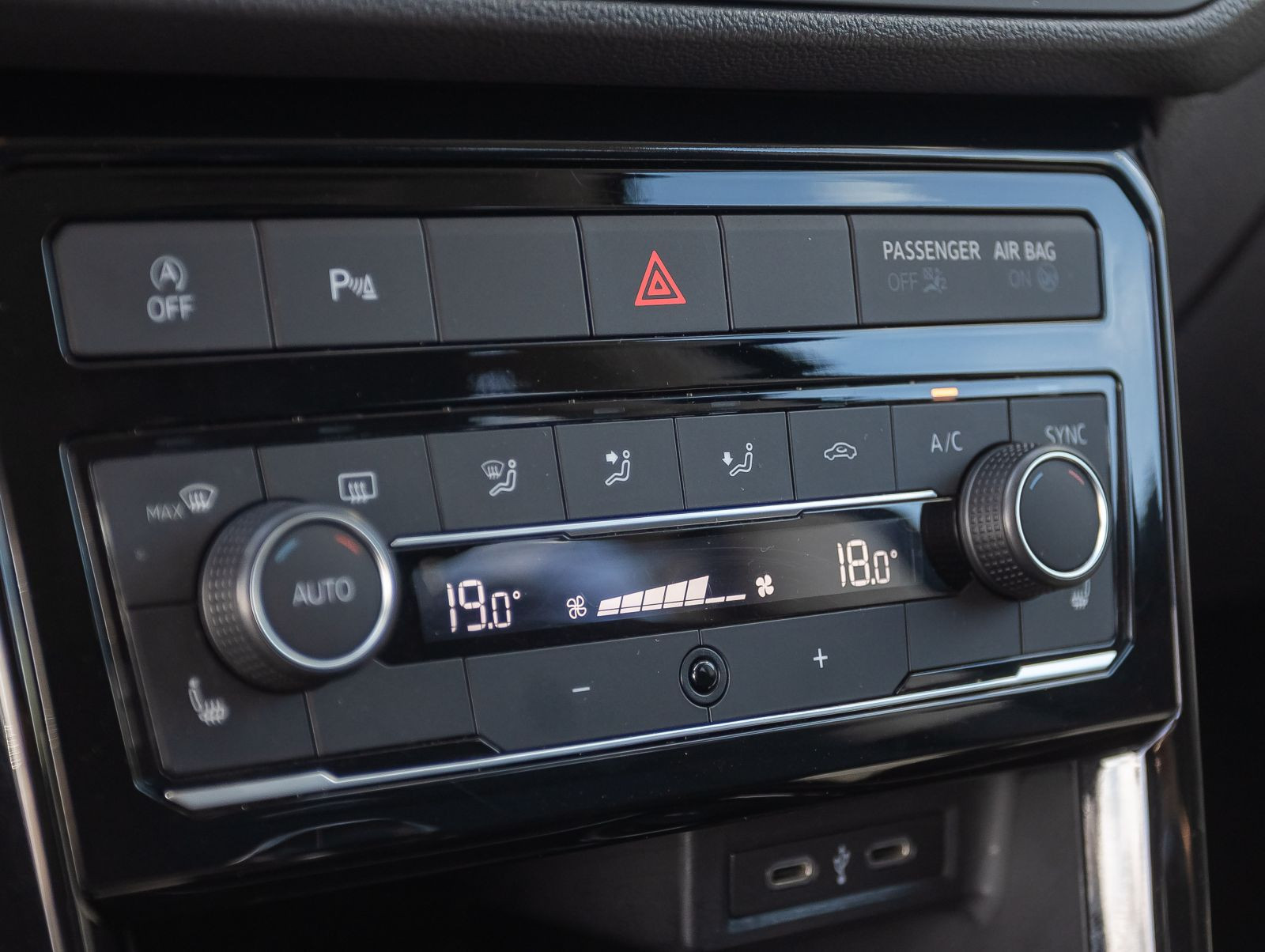 Volkswagen T-Cross United 1.0TSI ACC EPH CarPlay DAB AHK