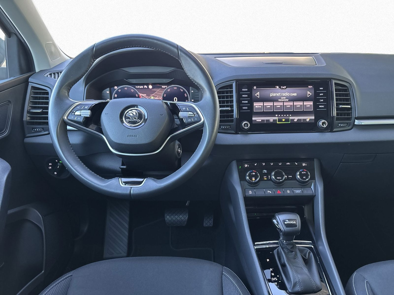 Skoda Karoq Selection 1,5 TSI DSG GRA LED Sitzhzg