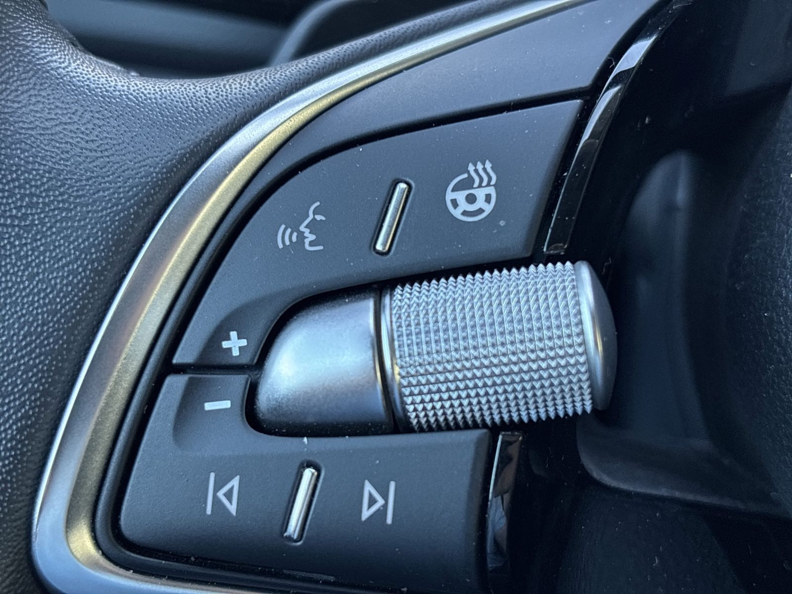 Skoda Karoq Selection 1,5 TSI DSG GRA LED Sitzhzg