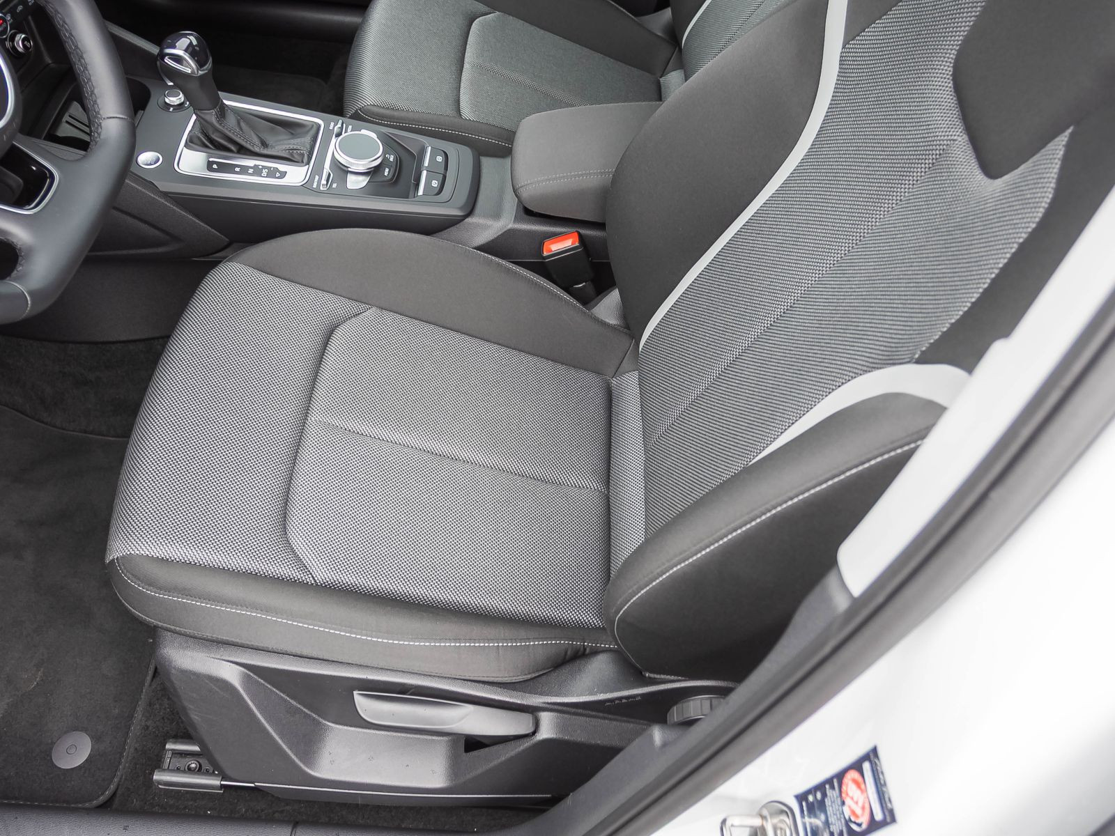Audi Q2 S line 35TFSI Stronic Navi LED Panorama GRA