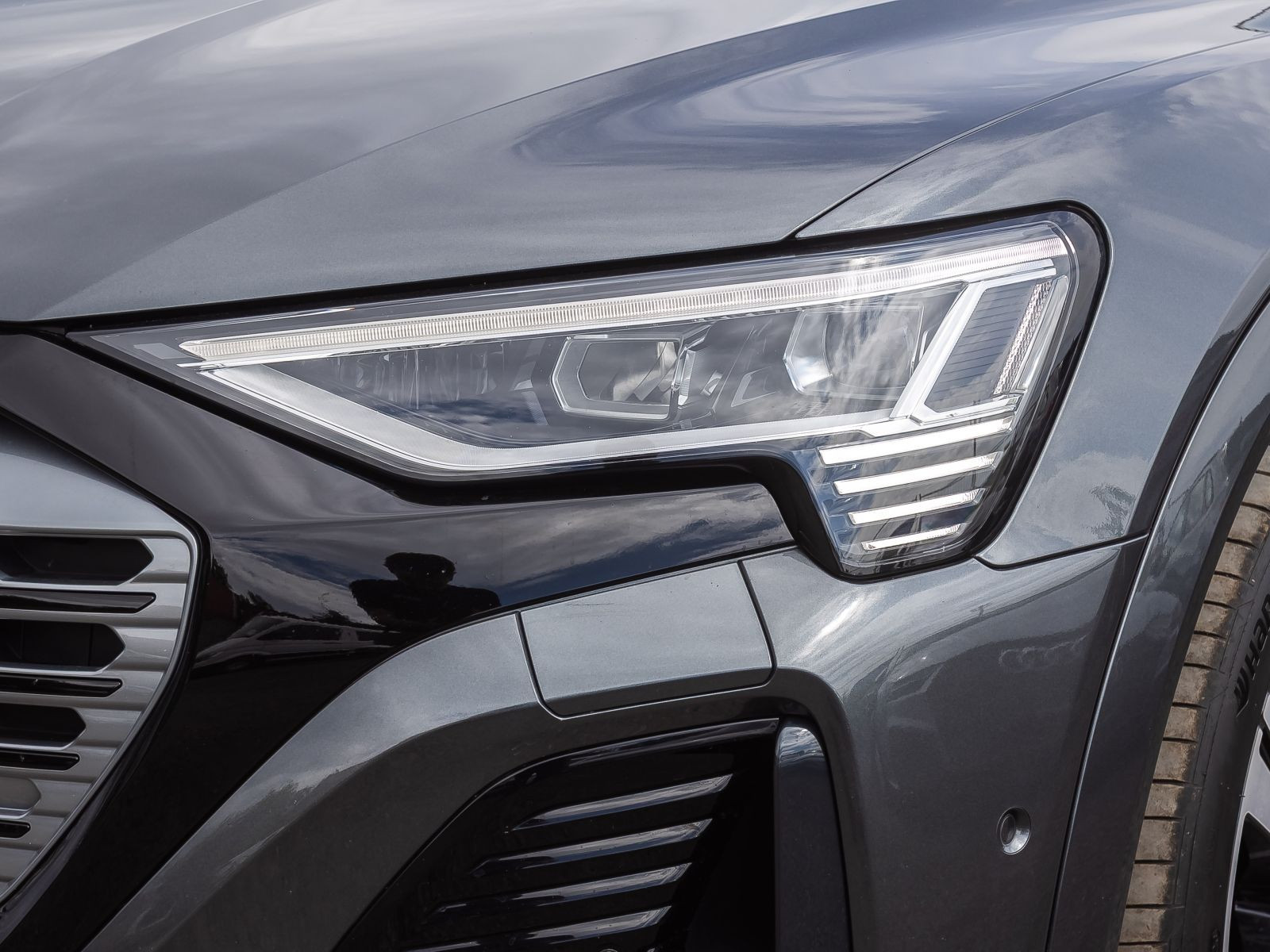 Audi Q8 e-tron S line 55 Navi Matrix HuD Standklima Luftfederung