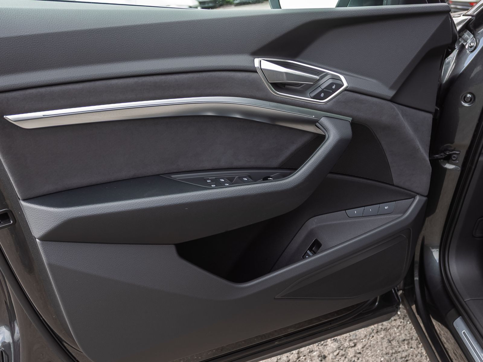 Audi Q8 e-tron S line 55 Navi Matrix HuD Standklima Luftfederung