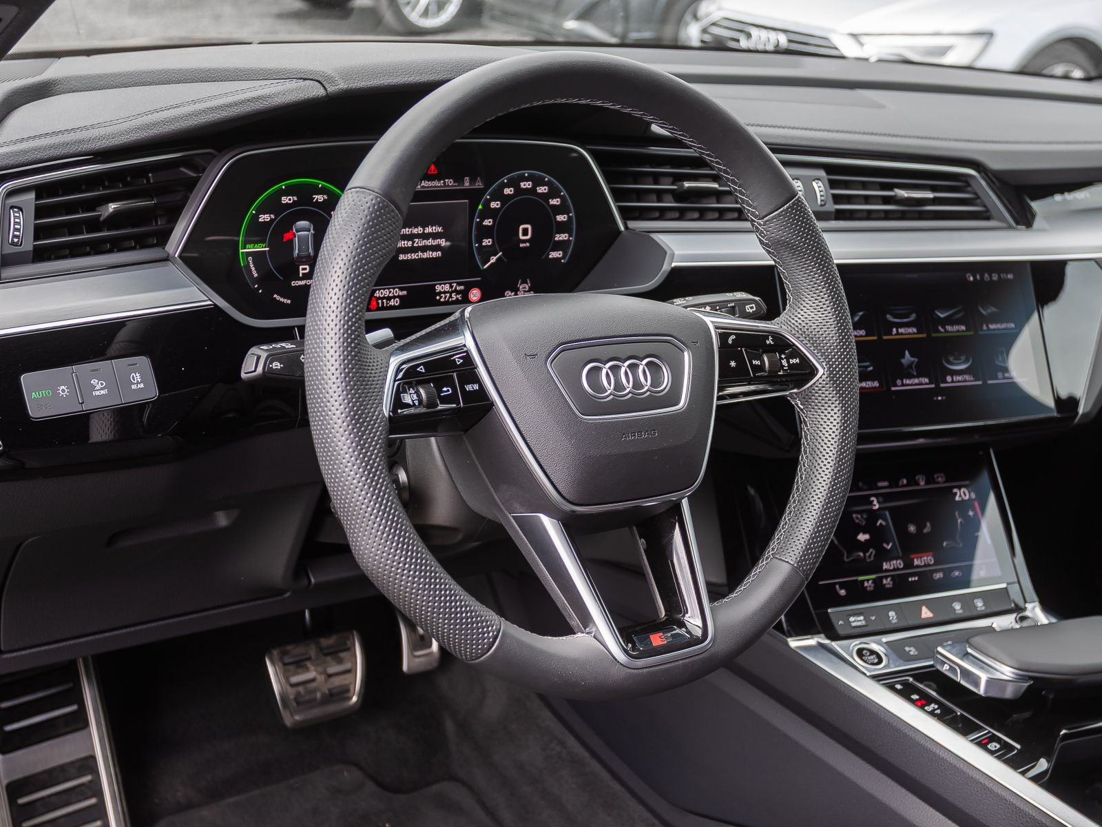 Audi Q8 e-tron S line 55 Navi Matrix HuD Standklima Luftfederung