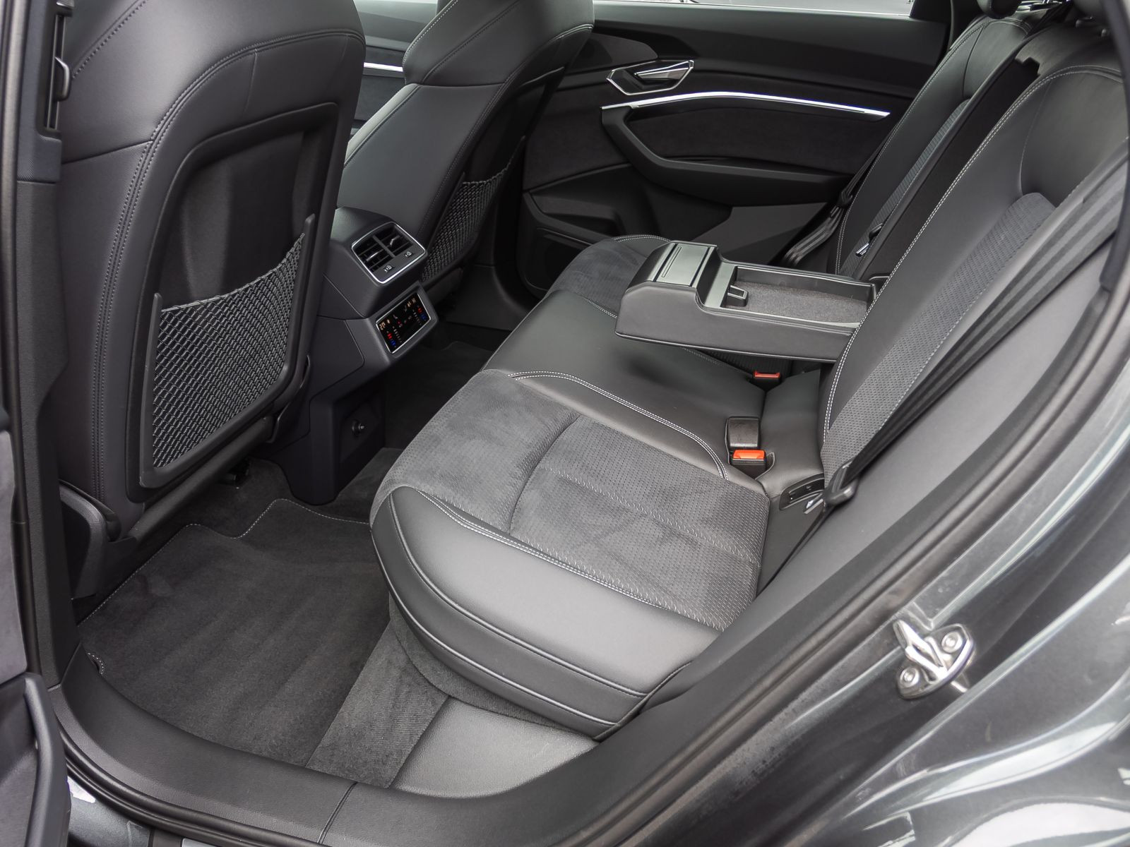 Audi Q8 e-tron S line 55 Navi Matrix HuD Standklima Luftfederung