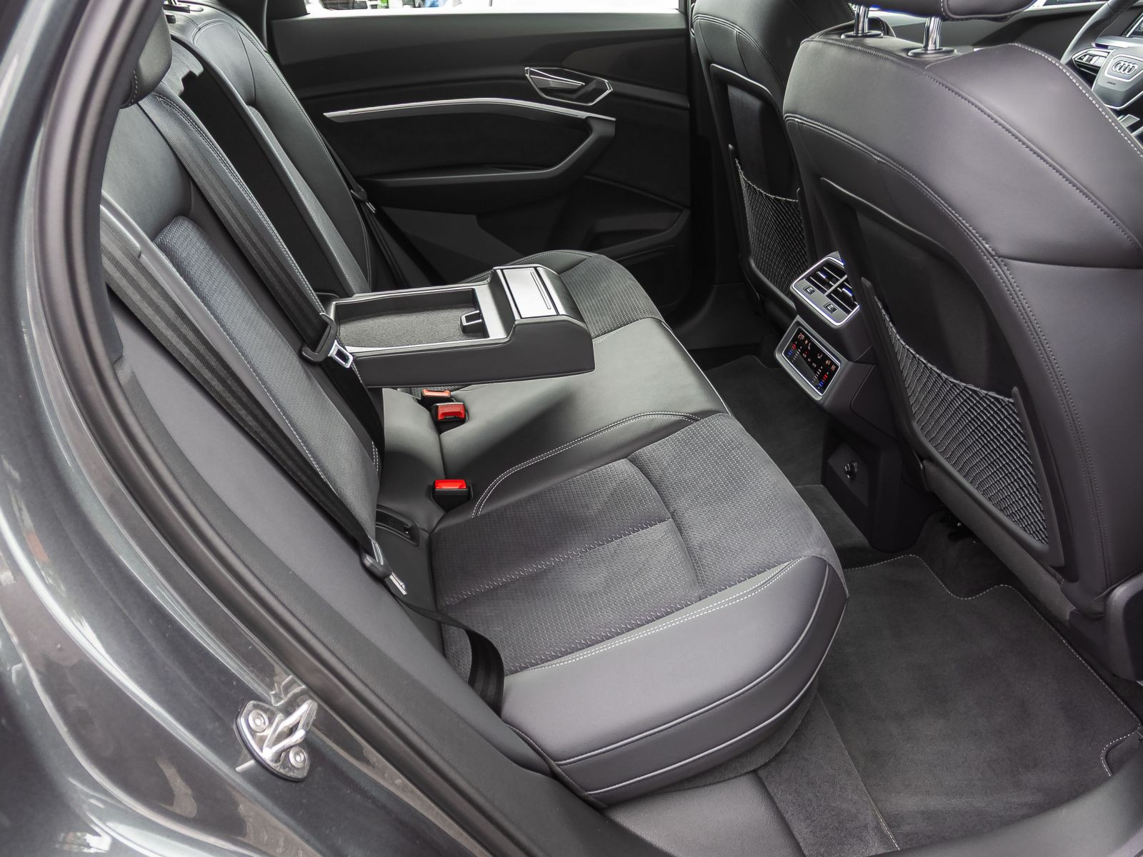 Audi Q8 e-tron S line 55 Navi Matrix HuD Standklima Luftfederung
