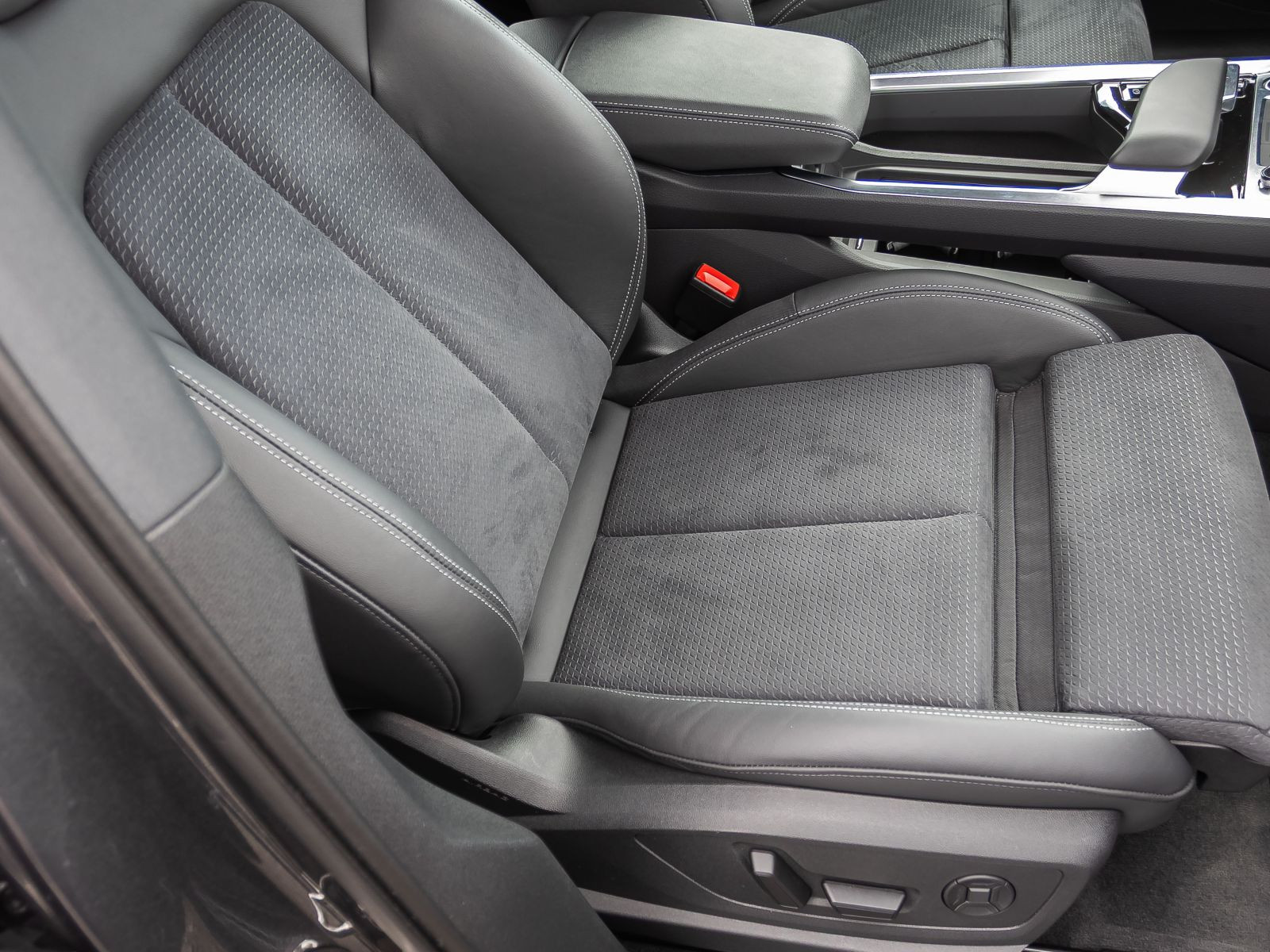 Audi Q8 e-tron S line 55 Navi Matrix HuD Standklima Luftfederung