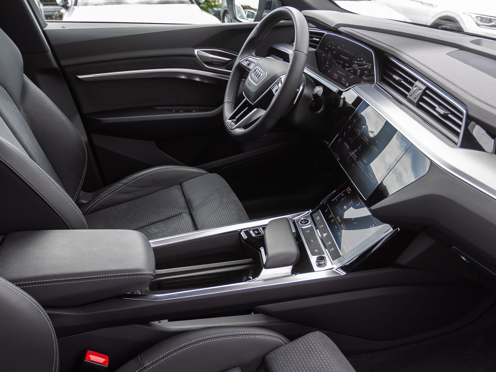 Audi Q8 e-tron S line 55 Navi Matrix HuD Standklima Luftfederung
