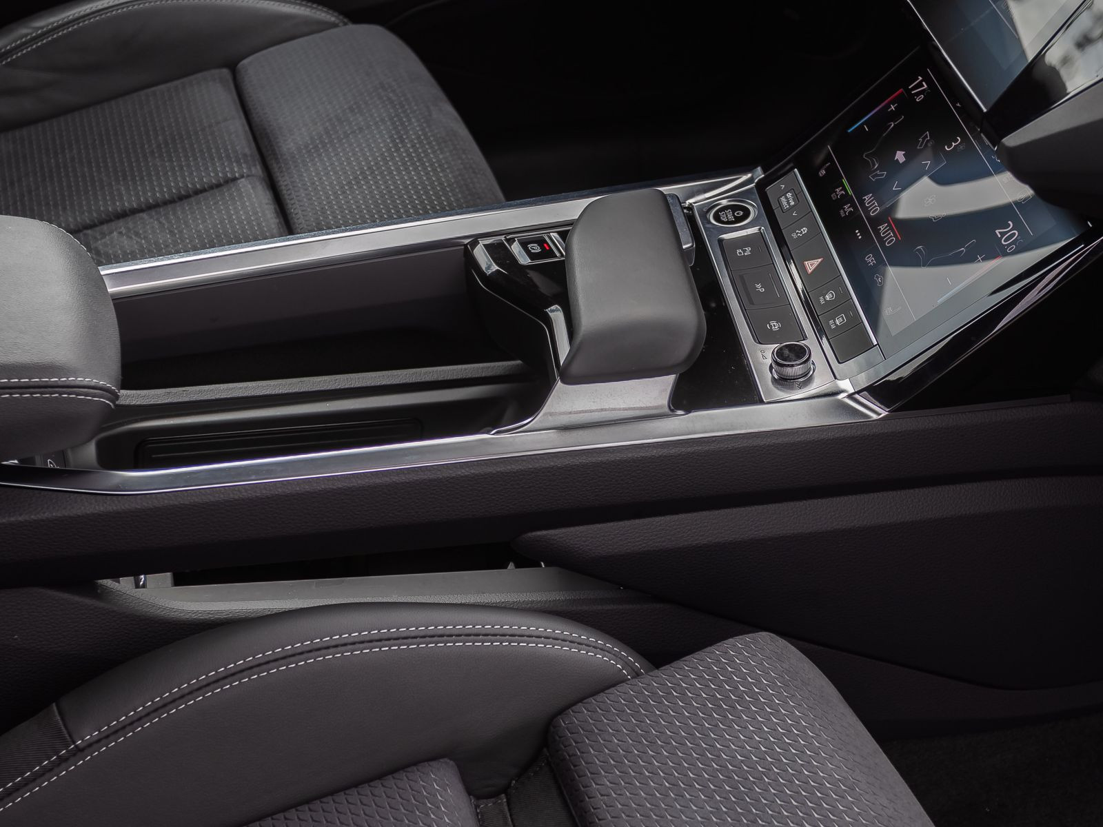 Audi Q8 e-tron S line 55 Navi Matrix HuD Standklima Luftfederung