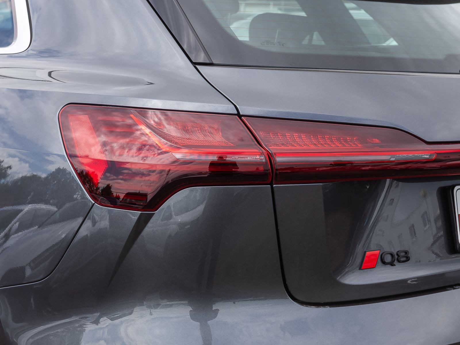 Audi Q8 e-tron S line 55 Navi Matrix HuD Standklima Luftfederung