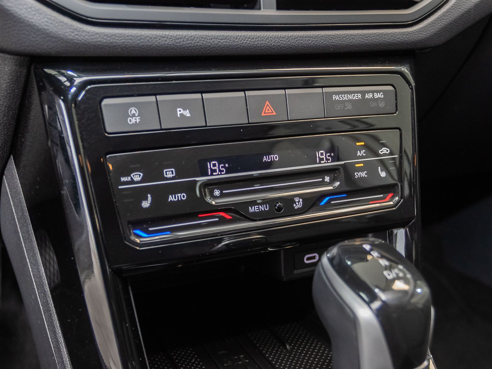 Volkswagen T-Cross Life 1.0TSI DSG LED ACC EPH CarPlay DAB