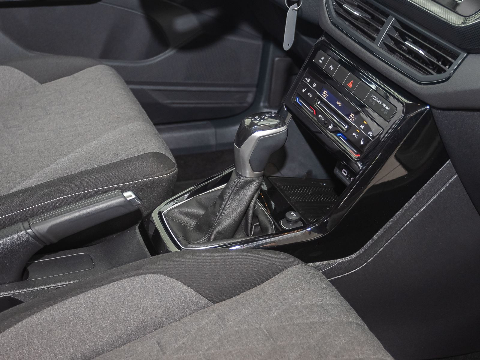 Volkswagen T-Cross Life 1.0TSI DSG LED ACC EPH CarPlay DAB