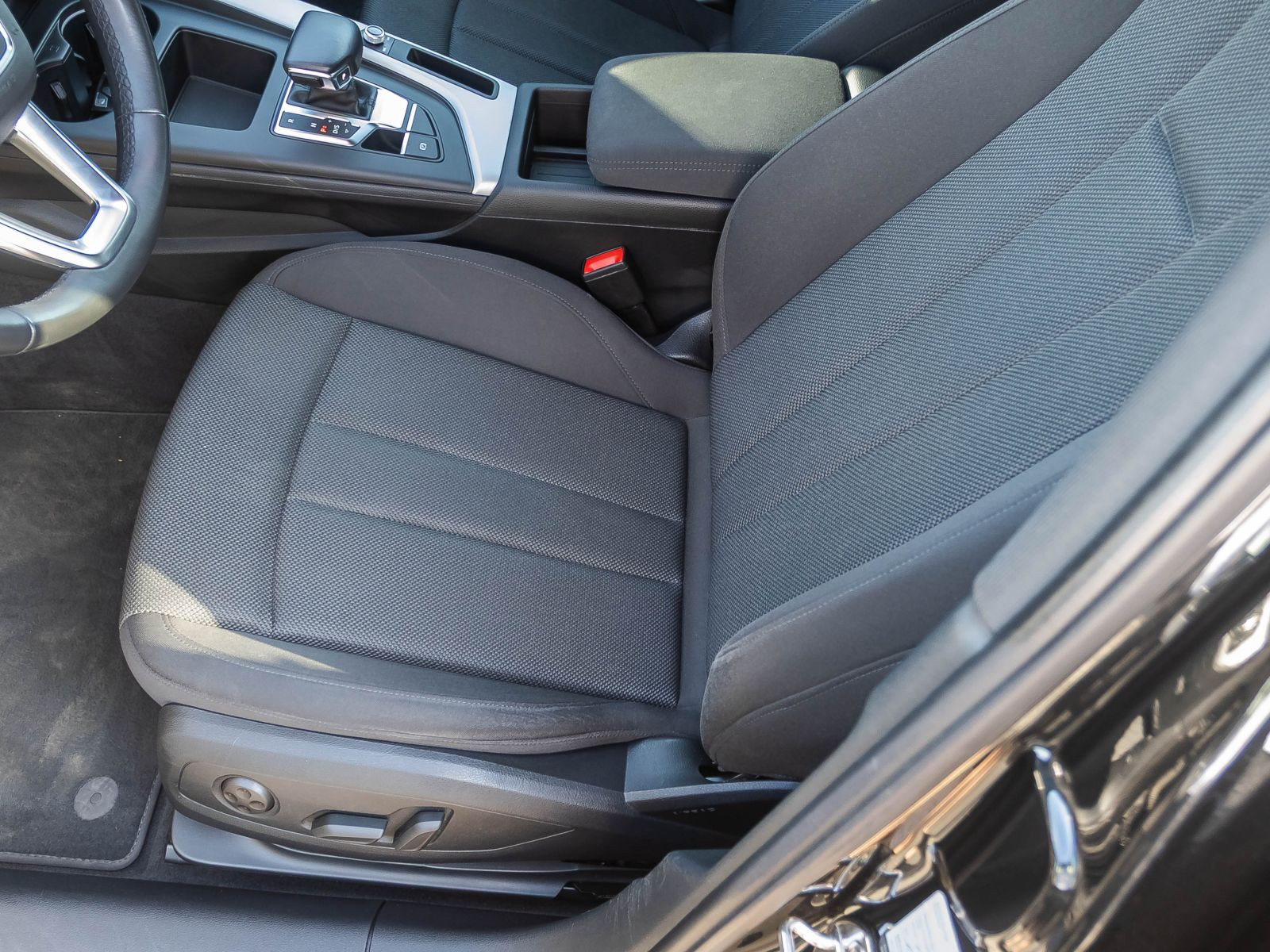 Audi A4 Avant Advanced 45TFSI qu Stronic Navi LED ACC