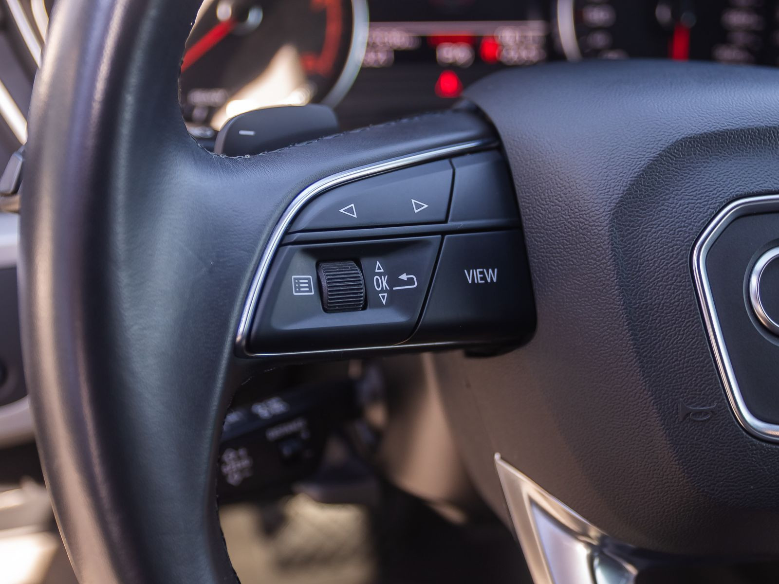 Audi A4 Avant Advanced 45TFSI qu Stronic Navi LED ACC