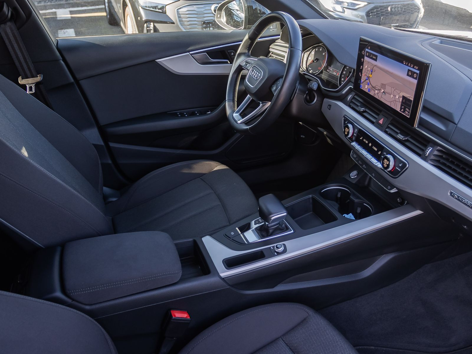 Audi A4 Avant Advanced 45TFSI qu Stronic Navi LED ACC