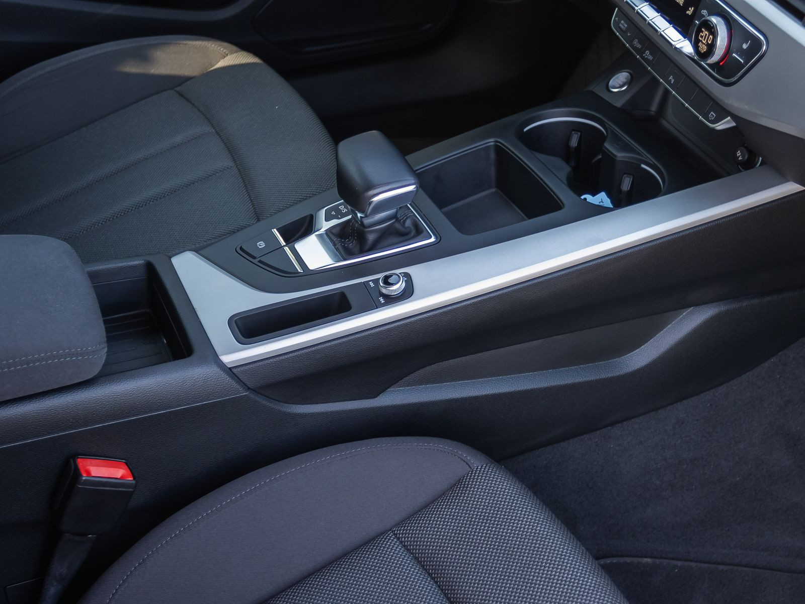 Audi A4 Avant Advanced 45TFSI qu Stronic Navi LED ACC