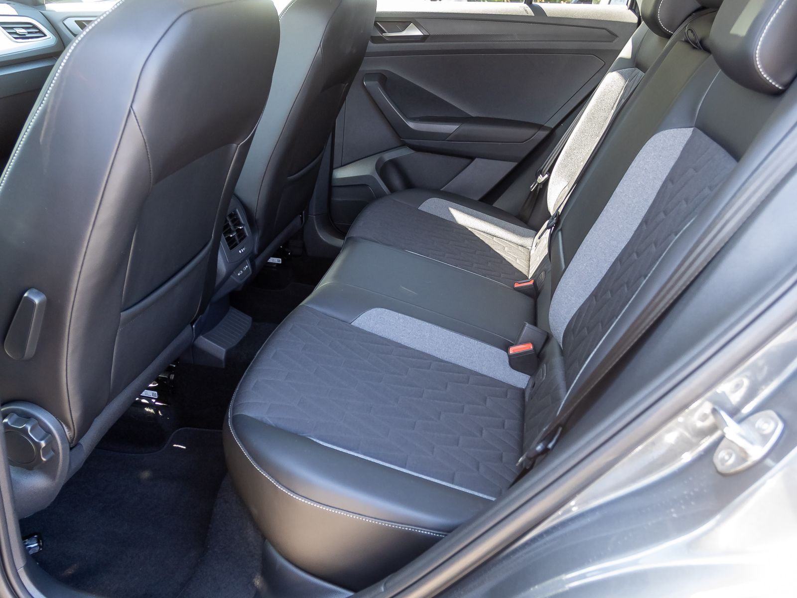 Volkswagen T-Roc 2.0 TDI DSG Goal, AHK, Rückfahrkamera, Navi, LED-Plus, App-Connect