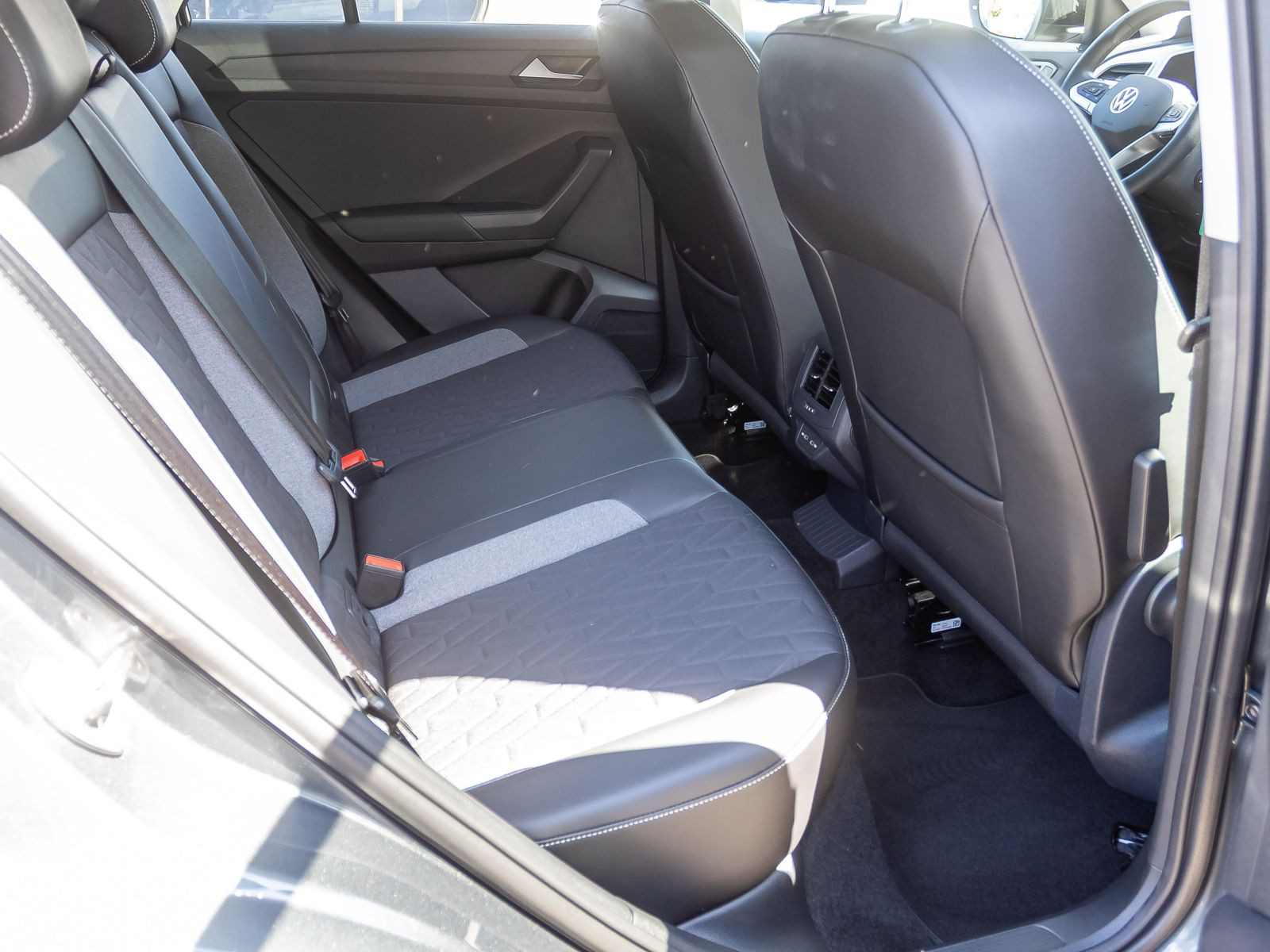 Volkswagen T-Roc 2.0 TDI DSG Goal, AHK, Rückfahrkamera, Navi, LED-Plus, App-Connect