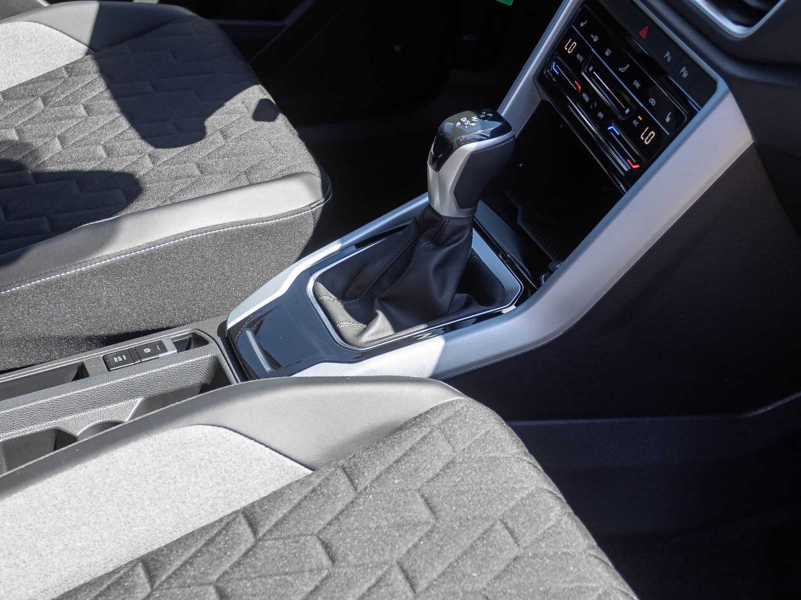 Volkswagen T-Roc 2.0 TDI DSG Goal, AHK, Rückfahrkamera, Navi, LED-Plus, App-Connect
