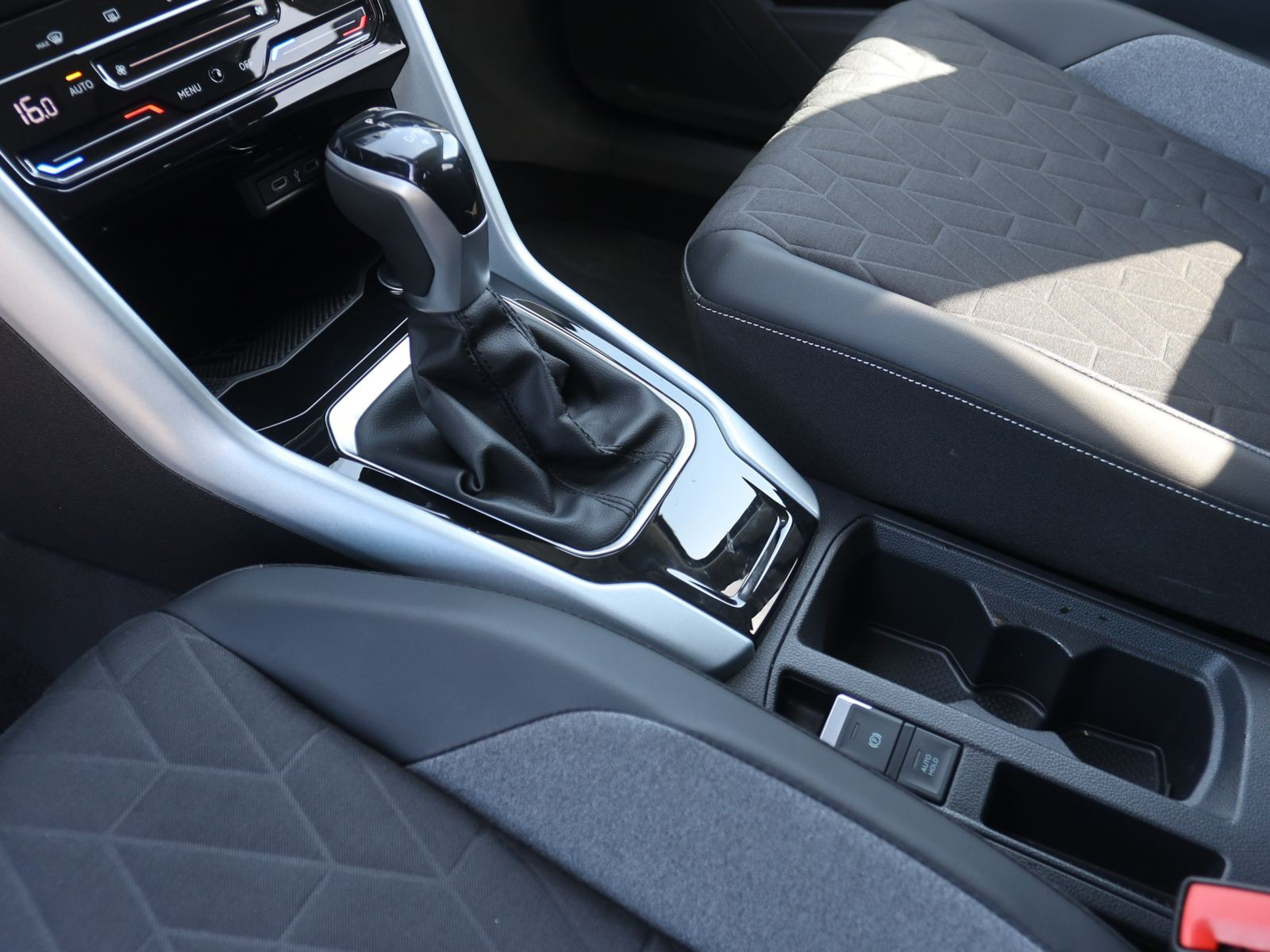Volkswagen T-Roc 2.0 TDI DSG Goal, AHK, Rückfahrkamera, Navi, LED-Plus, App-Connect