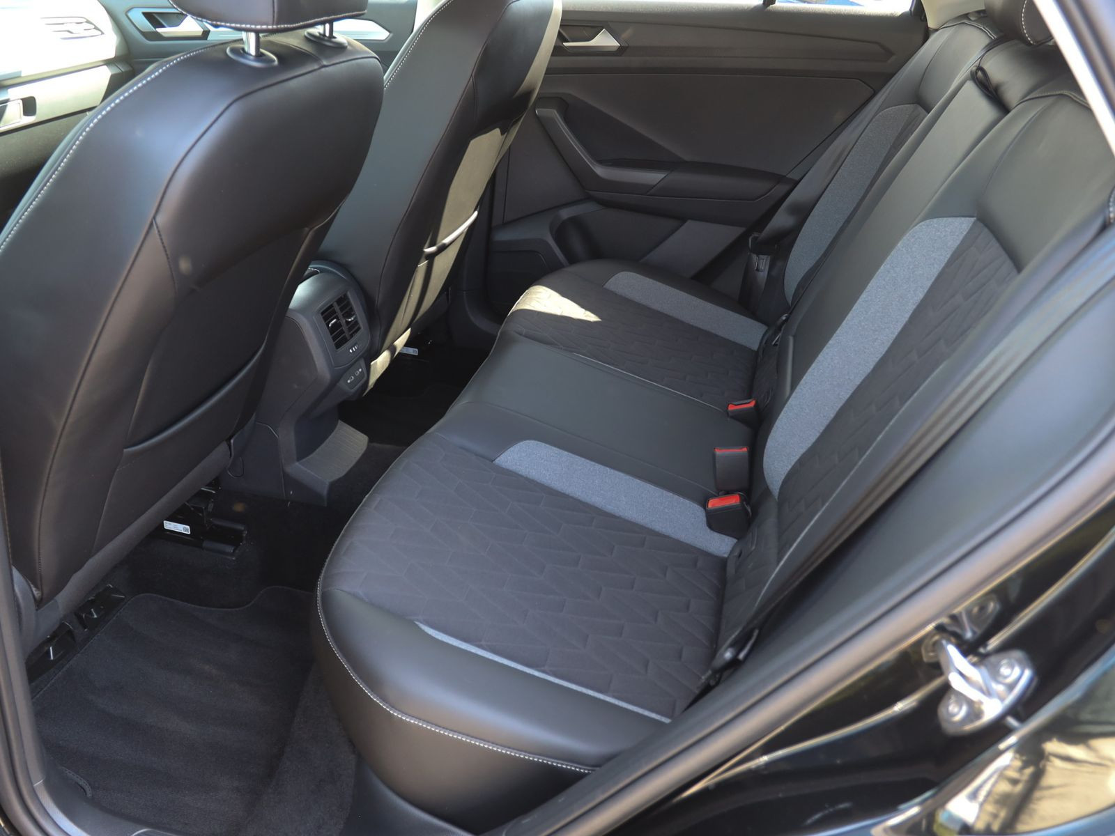 Volkswagen T-Roc 2.0 TDI DSG Goal, AHK, Rückfahrkamera, Navi, LED-Plus, App-Connect
