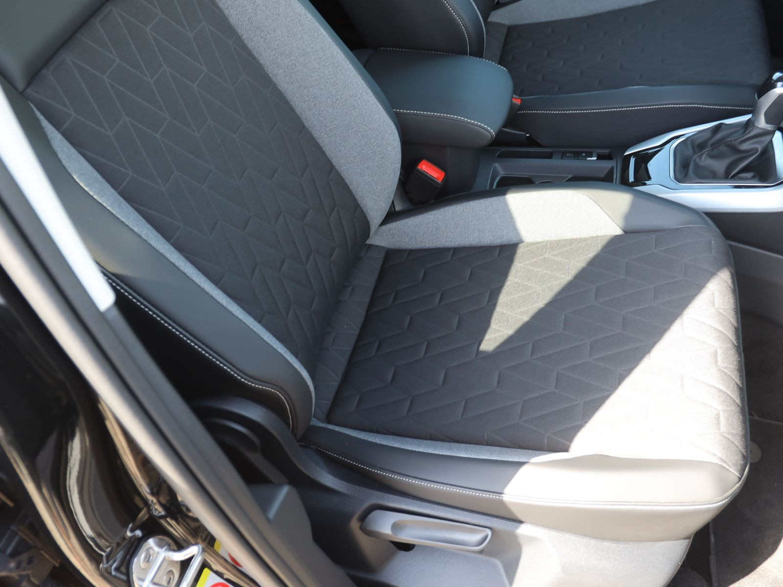 Volkswagen T-Roc 2.0 TDI DSG Goal, AHK, Rückfahrkamera, Navi, LED-Plus, App-Connect