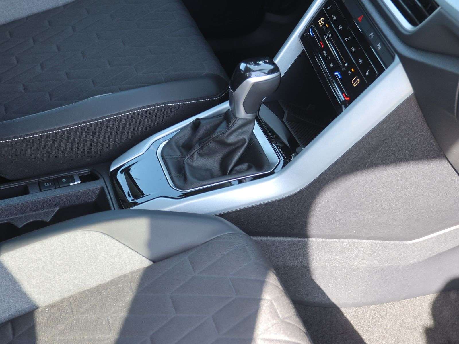 Volkswagen T-Roc 2.0 TDI DSG Goal, AHK, Rückfahrkamera, Navi, LED-Plus, App-Connect