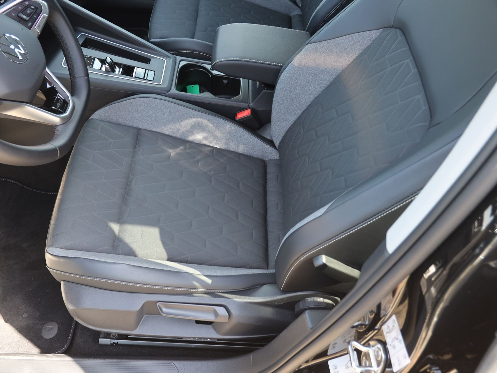 Volkswagen Golf VIII 1.5 eTSI DSG Goal, AHK, Rückfahrkamera, Navi, LED, App-Connect