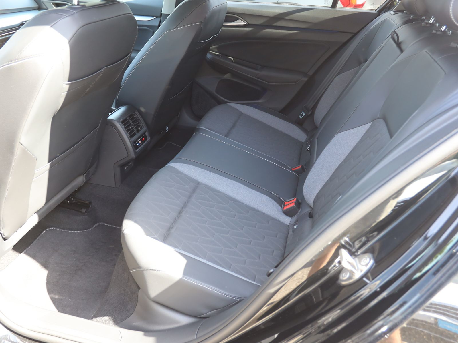 Volkswagen Golf VIII 1.5 eTSI DSG Goal, AHK, Rückfahrkamera, Navi, LED, App-Connect