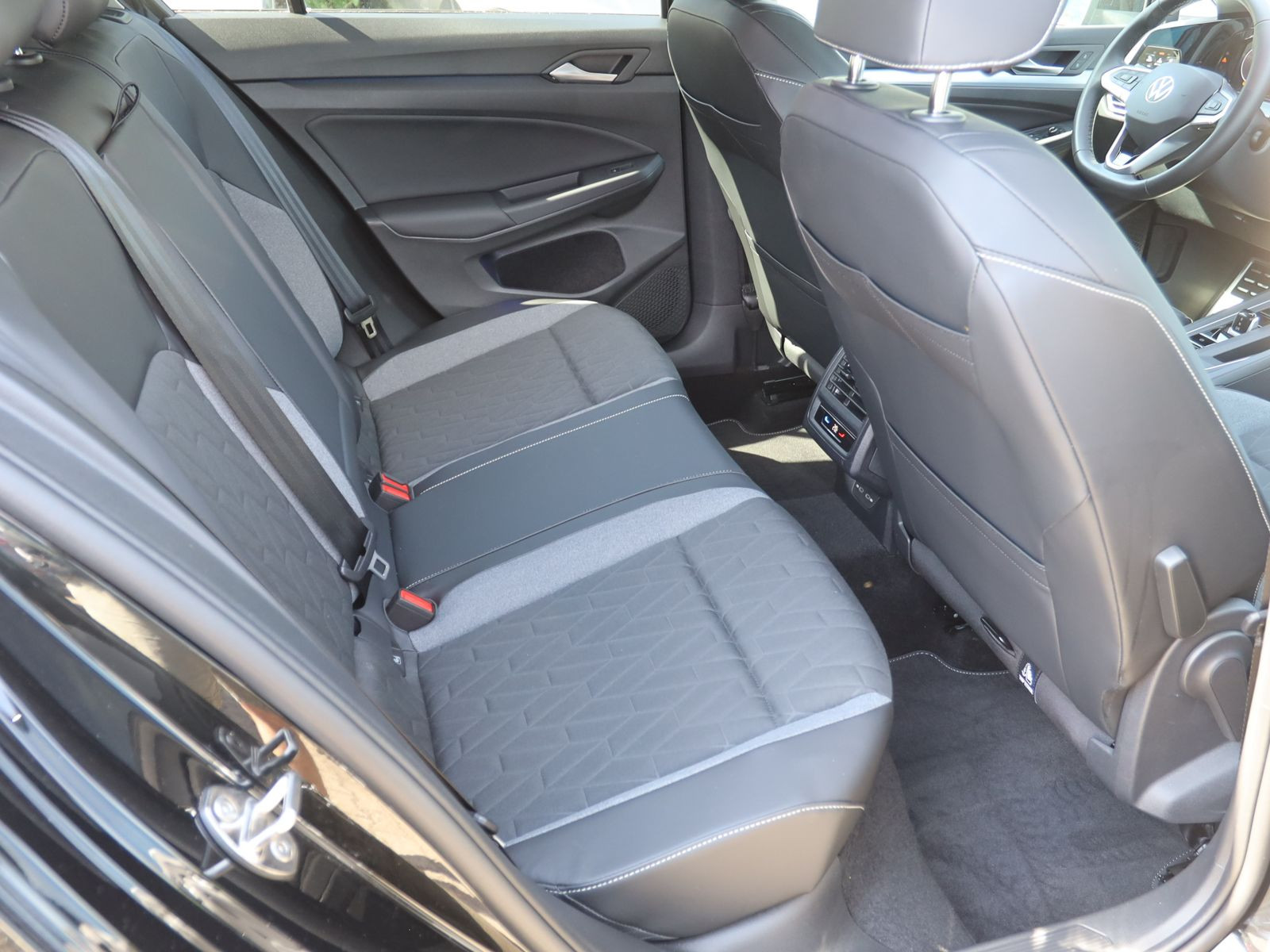 Volkswagen Golf VIII 1.5 eTSI DSG Goal, AHK, Rückfahrkamera, Navi, LED, App-Connect