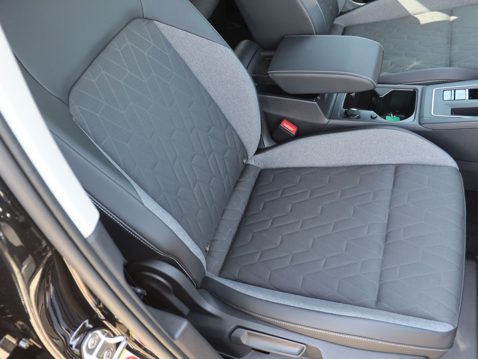 Volkswagen Golf VIII 1.5 eTSI DSG Goal, AHK, Rückfahrkamera, Navi, LED, App-Connect