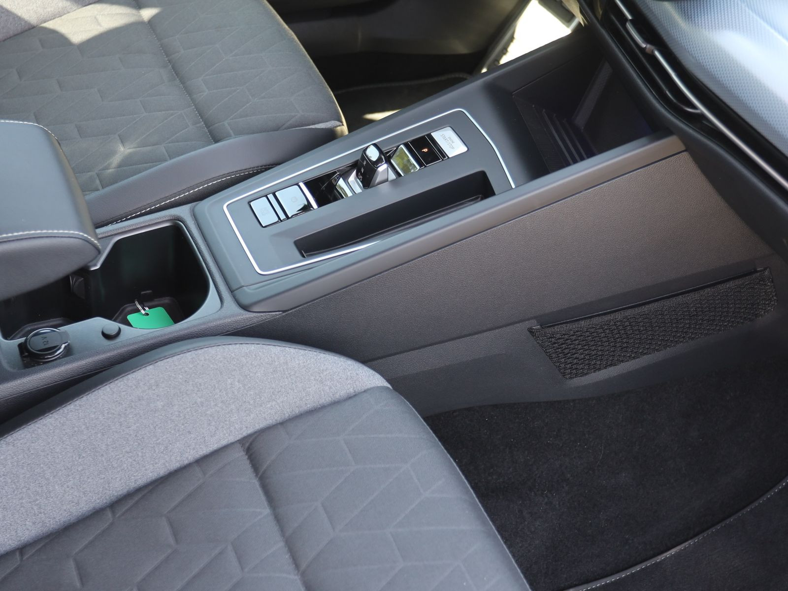 Volkswagen Golf VIII 1.5 eTSI DSG Goal, AHK, Rückfahrkamera, Navi, LED, App-Connect