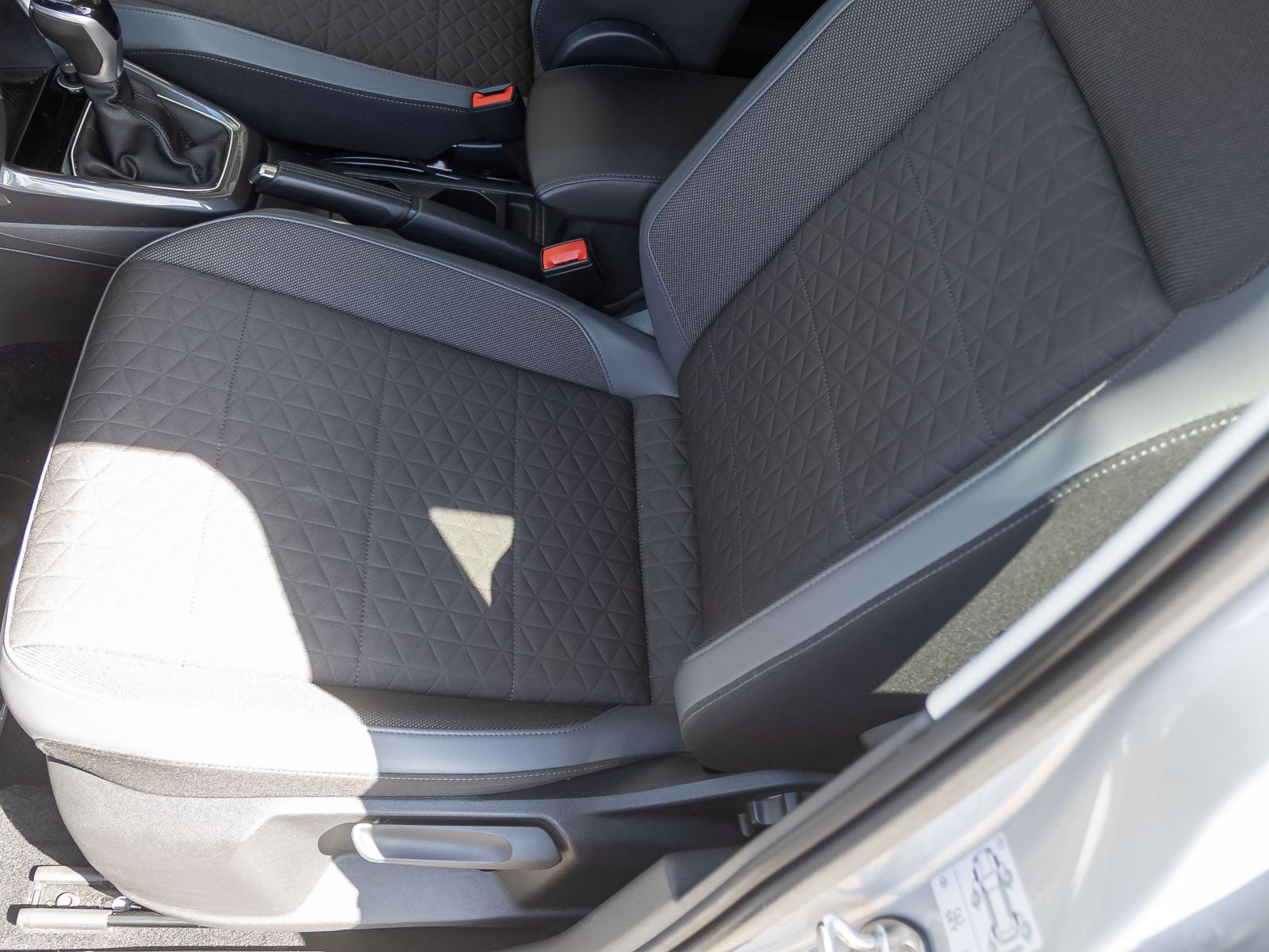 Volkswagen T-Cross 1.0 TSI DSG Style, Navi, LED, Rückfahrkamera, App-Connect