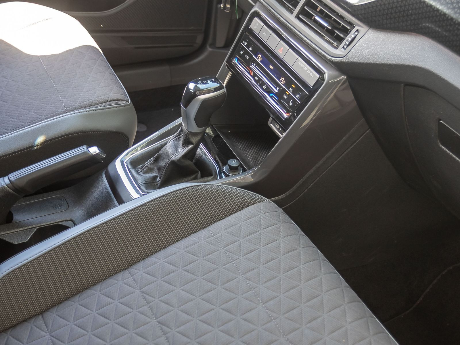 Volkswagen T-Cross 1.0 TSI DSG Style, Navi, LED, Rückfahrkamera, App-Connect