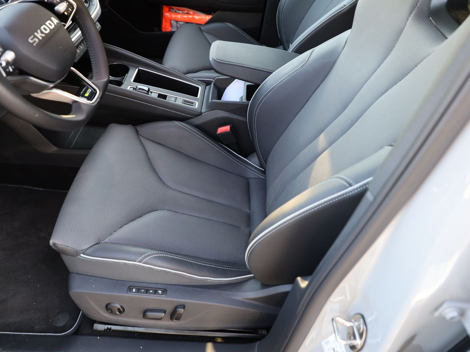 Skoda Enyaq Coupe RS 84 kWh 4x4 ACC DCC LED Area View