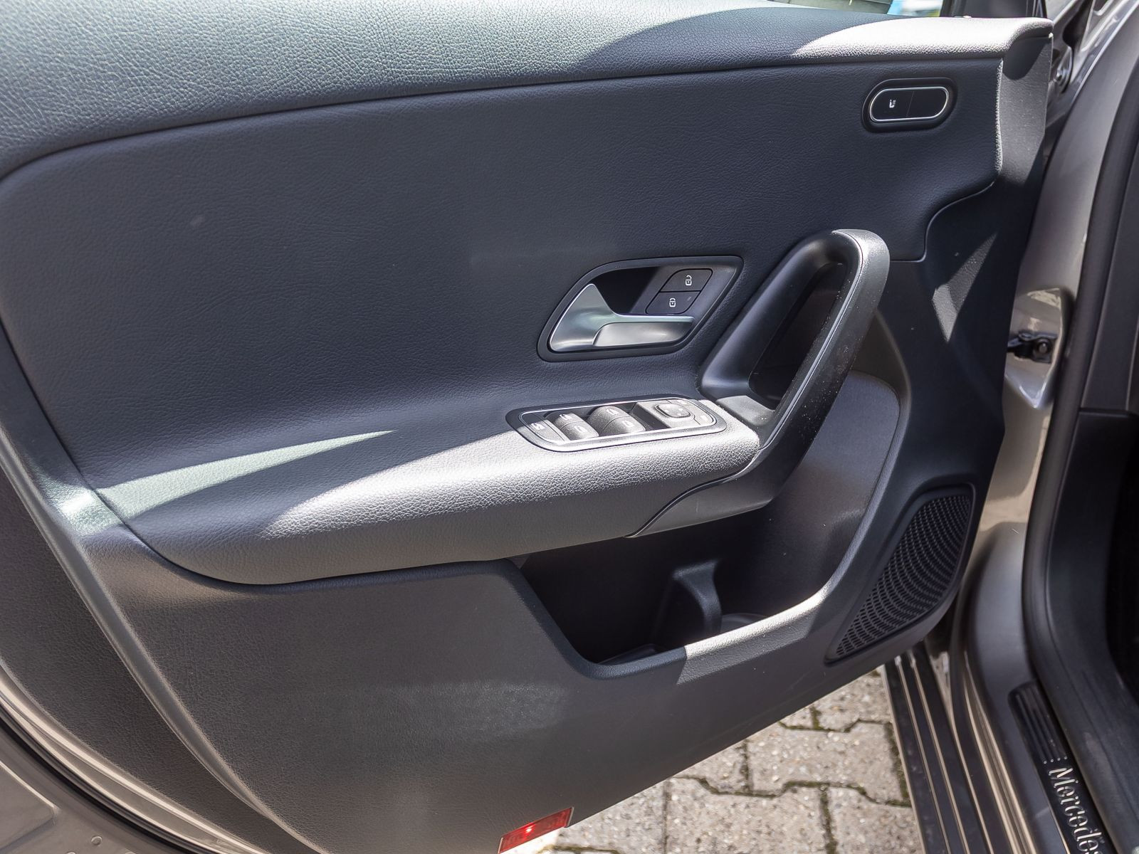 Mercedes-Benz A 180 Automatik, Navi, Rückfahrkamera, LED High Performance, Klima