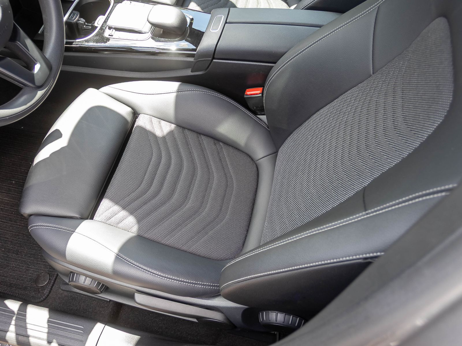 Mercedes-Benz A 180 Automatik, Navi, Rückfahrkamera, LED High Performance, Klima