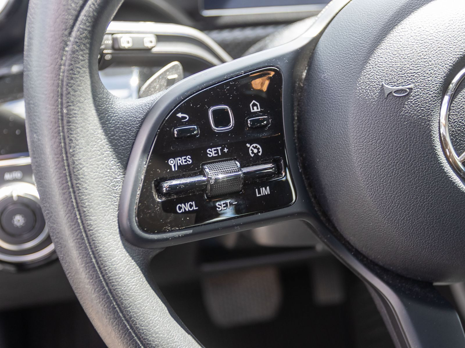 Mercedes-Benz A 180 Automatik, Navi, Rückfahrkamera, LED High Performance, Klima