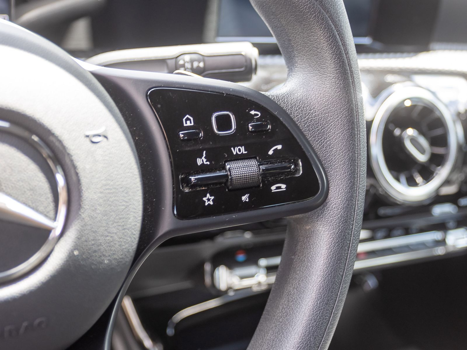 Mercedes-Benz A 180 Automatik, Navi, Rückfahrkamera, LED High Performance, Klima
