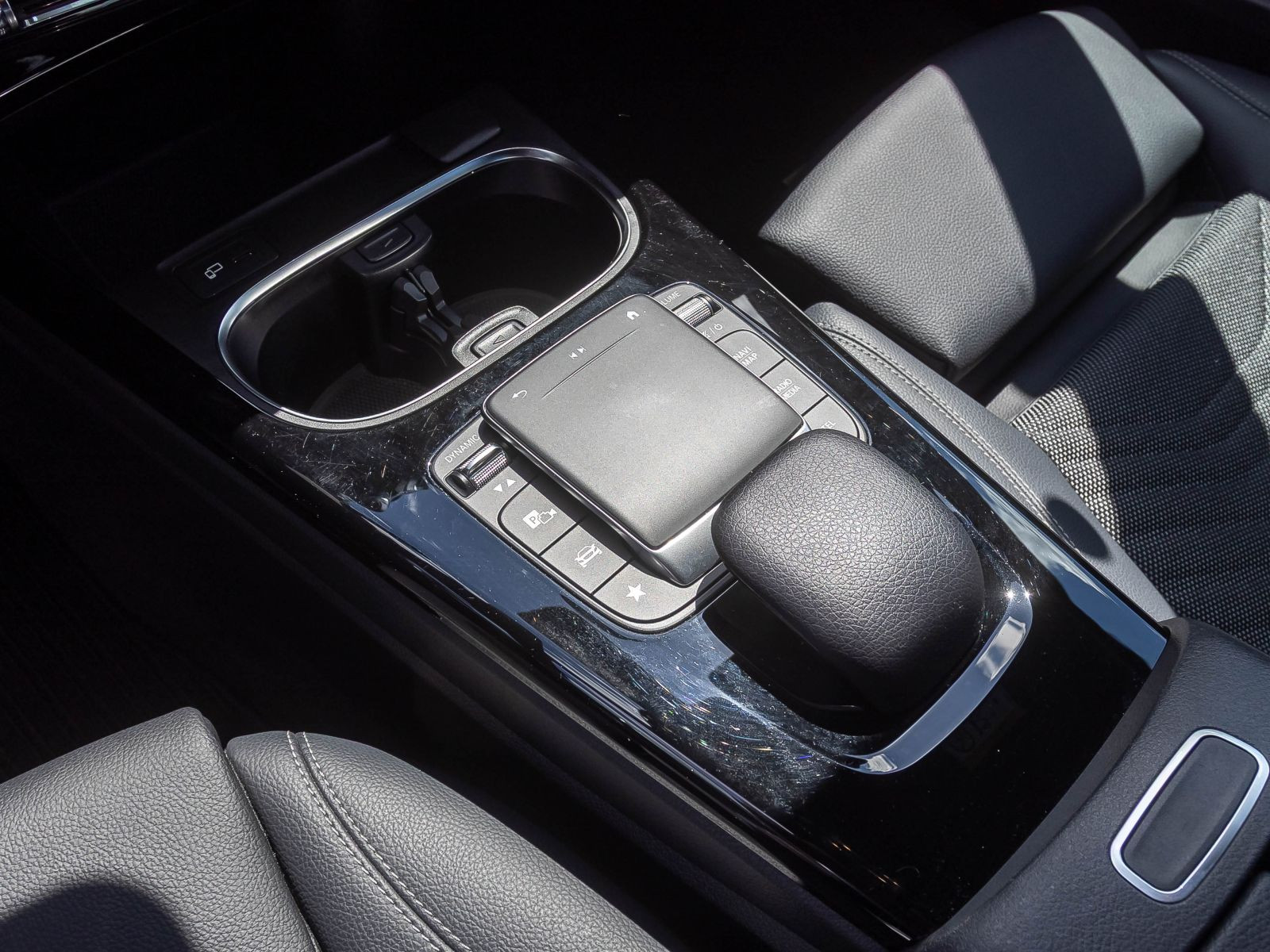Mercedes-Benz A 180 Automatik, Navi, Rückfahrkamera, LED High Performance, Klima