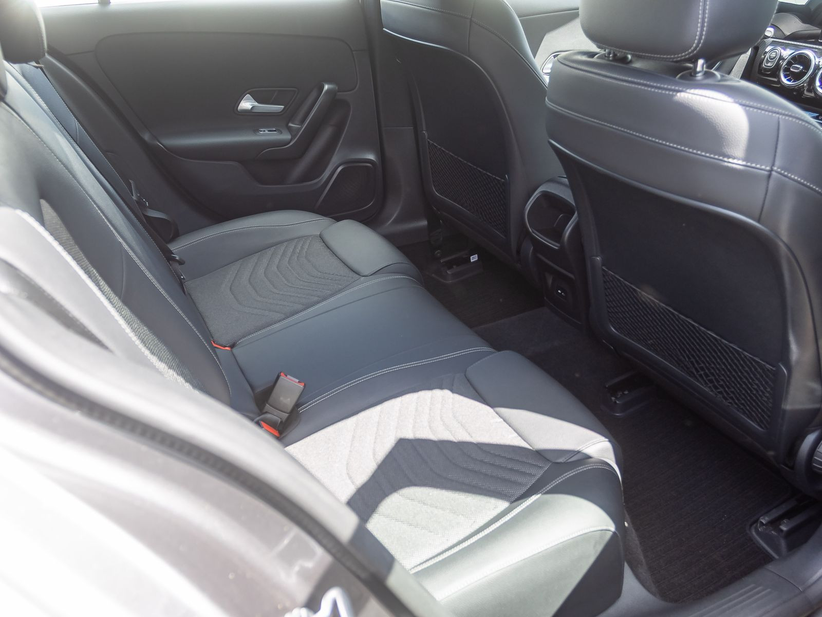 Mercedes-Benz A 180 Automatik, Navi, Rückfahrkamera, LED High Performance, Klima