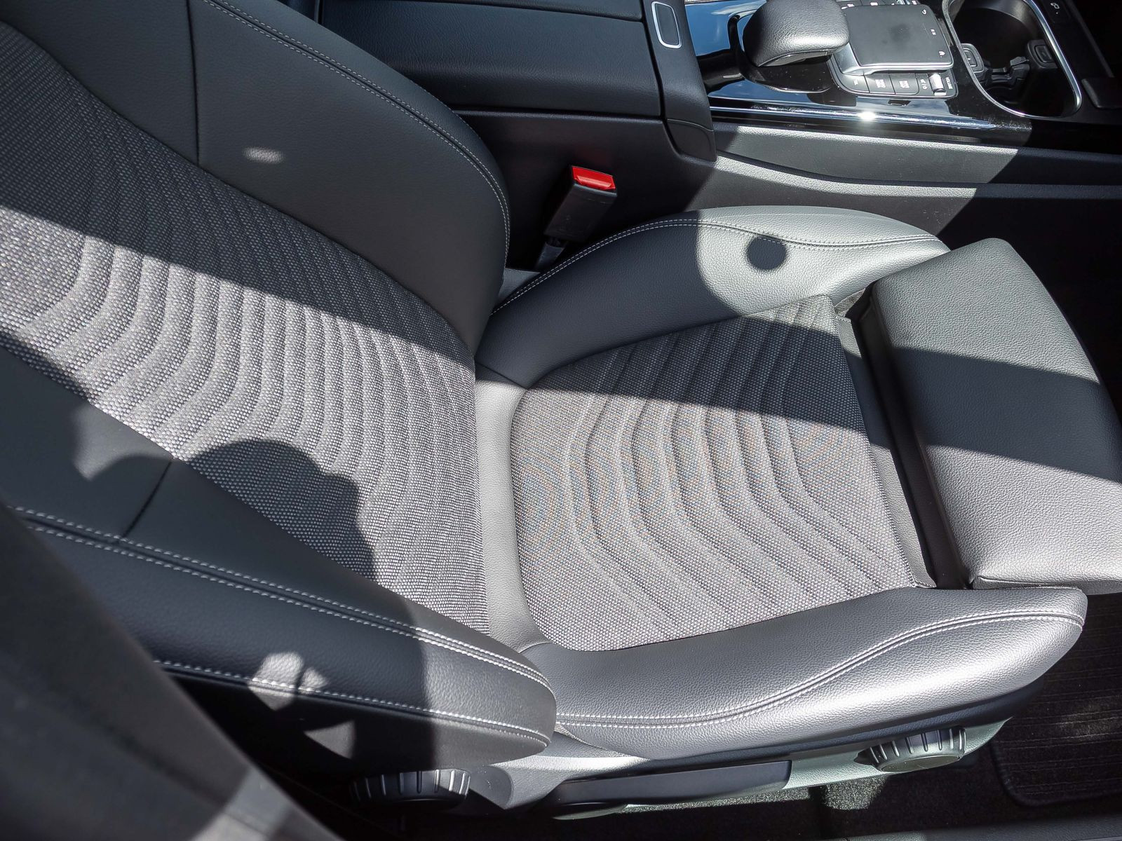 Mercedes-Benz A 180 Automatik, Navi, Rückfahrkamera, LED High Performance, Klima