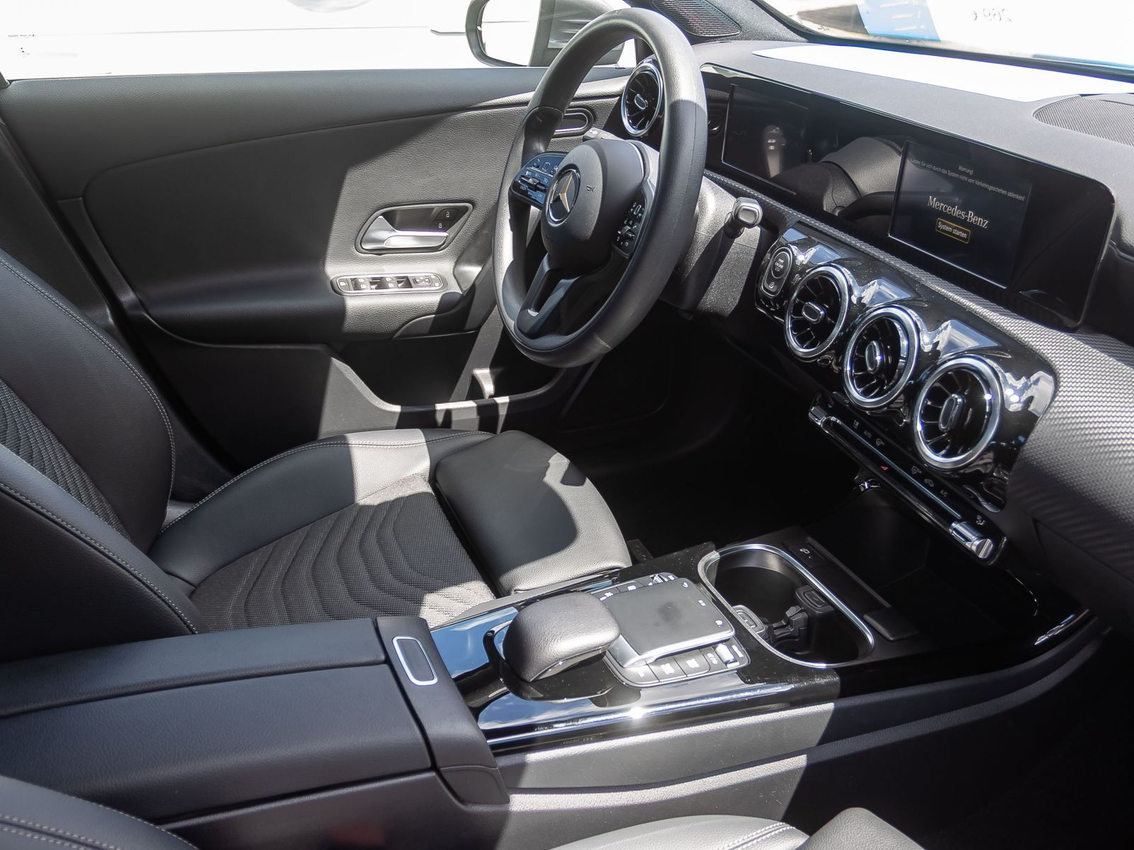 Mercedes-Benz A 180 Automatik, Navi, Rückfahrkamera, LED High Performance, Klima