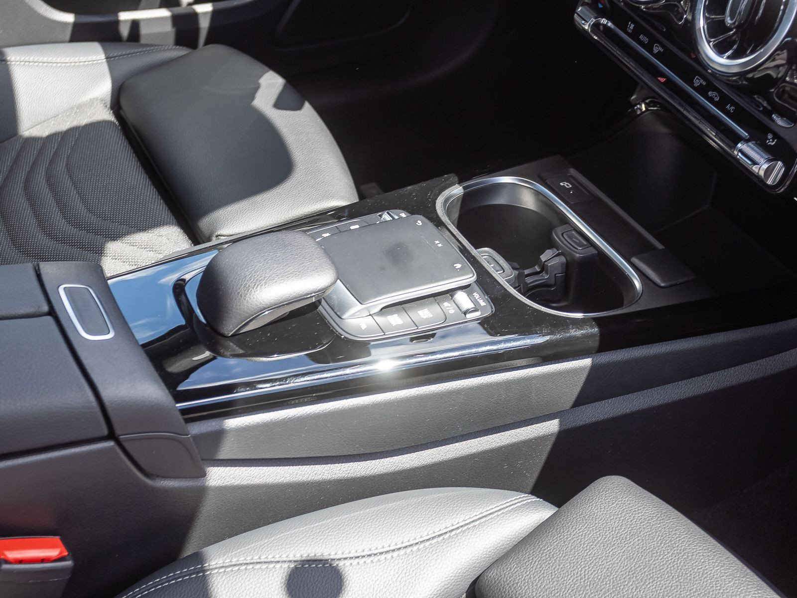 Mercedes-Benz A 180 Automatik, Navi, Rückfahrkamera, LED High Performance, Klima