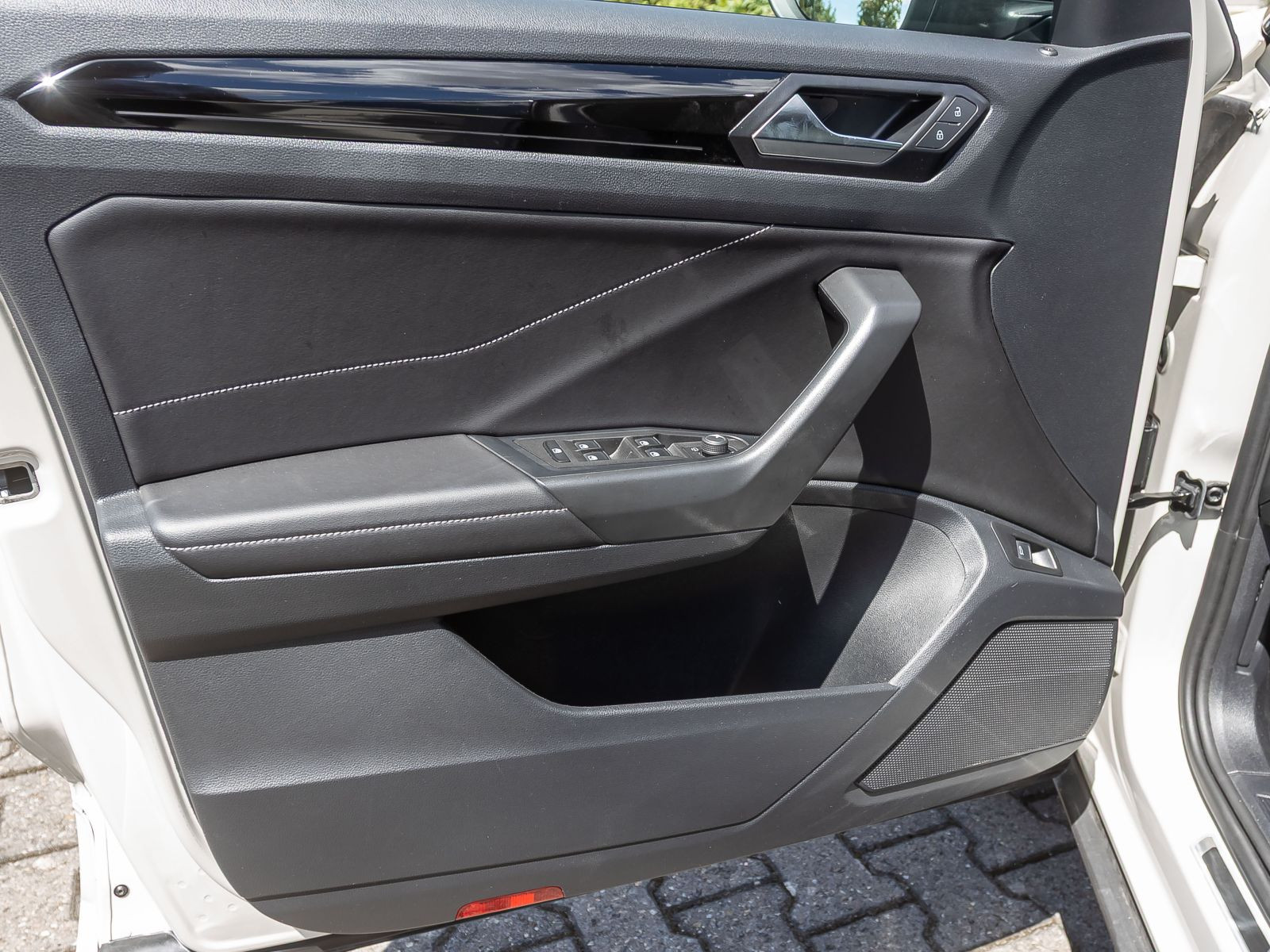 Volkswagen T-Roc 2.0 TSI DSG R-Line, Panoramadach, LED-Matrix, Navi, Rückfahrkamera