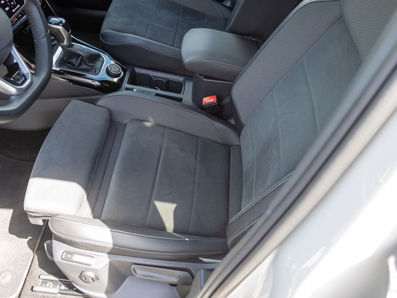 Volkswagen T-Roc 2.0 TSI DSG R-Line, Panoramadach, LED-Matrix, Navi, Rückfahrkamera