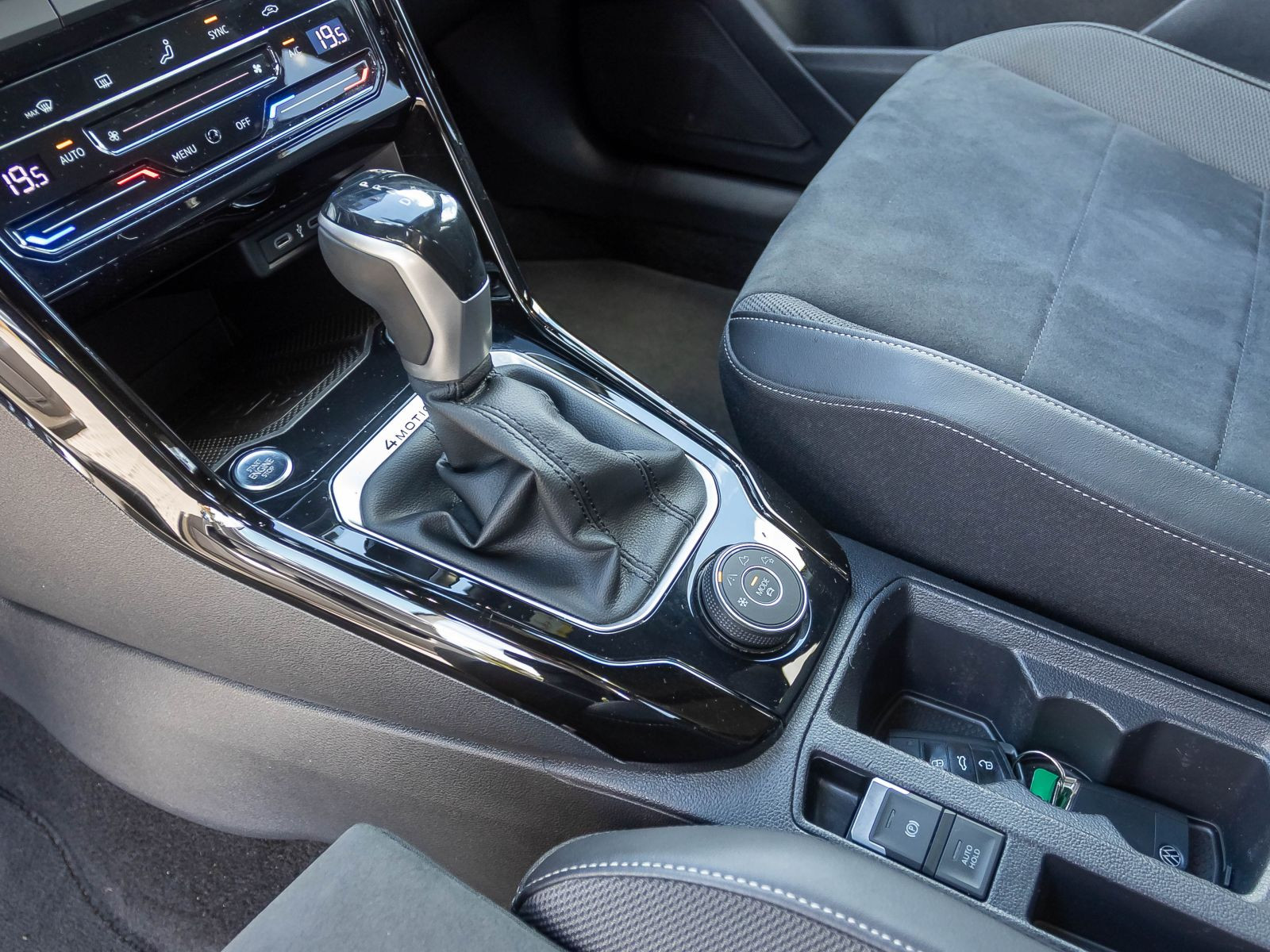 Volkswagen T-Roc 2.0 TSI DSG R-Line, Panoramadach, LED-Matrix, Navi, Rückfahrkamera