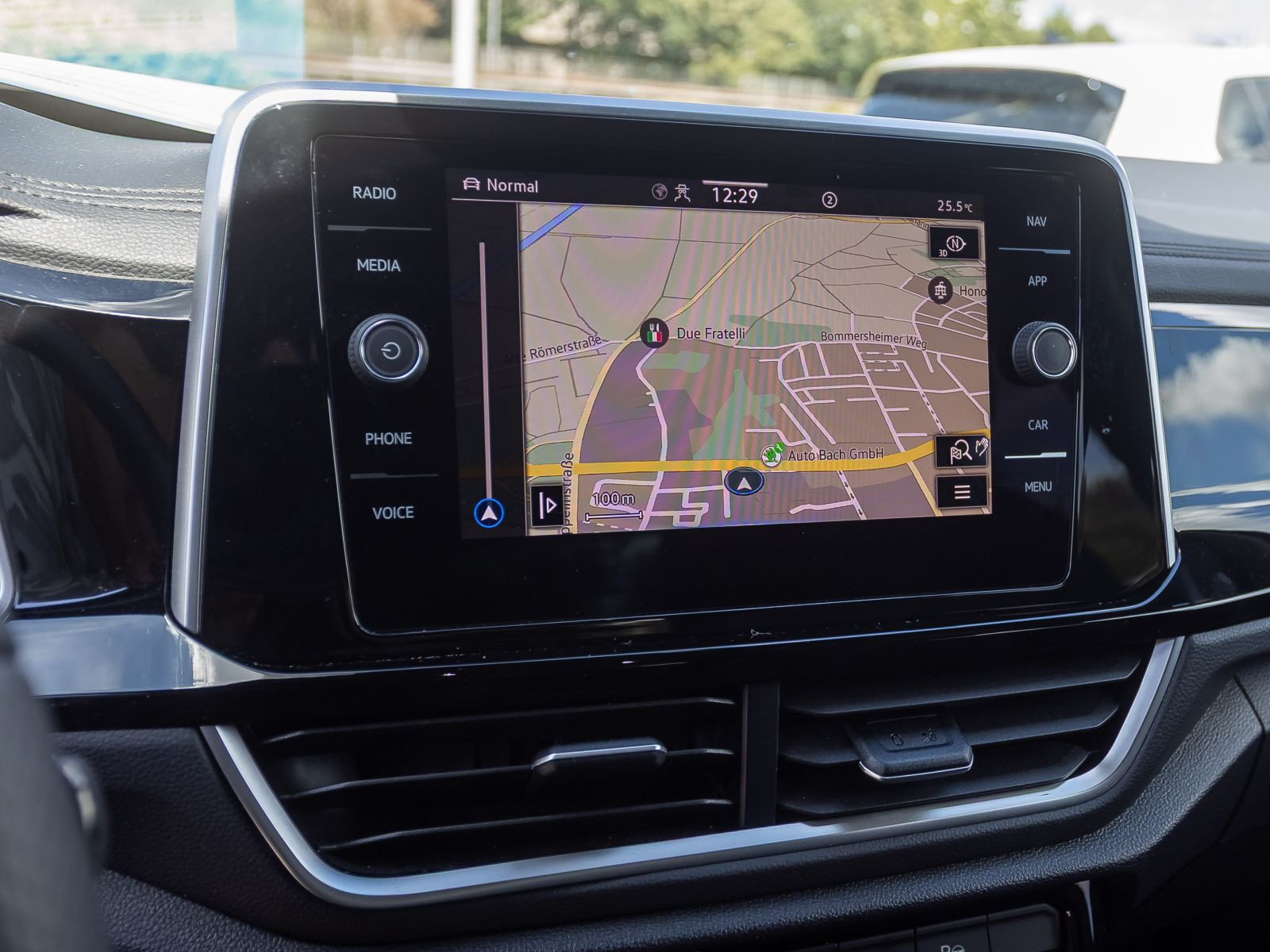 Volkswagen T-Roc 2.0 TSI DSG R-Line, Panoramadach, LED-Matrix, Navi, Rückfahrkamera