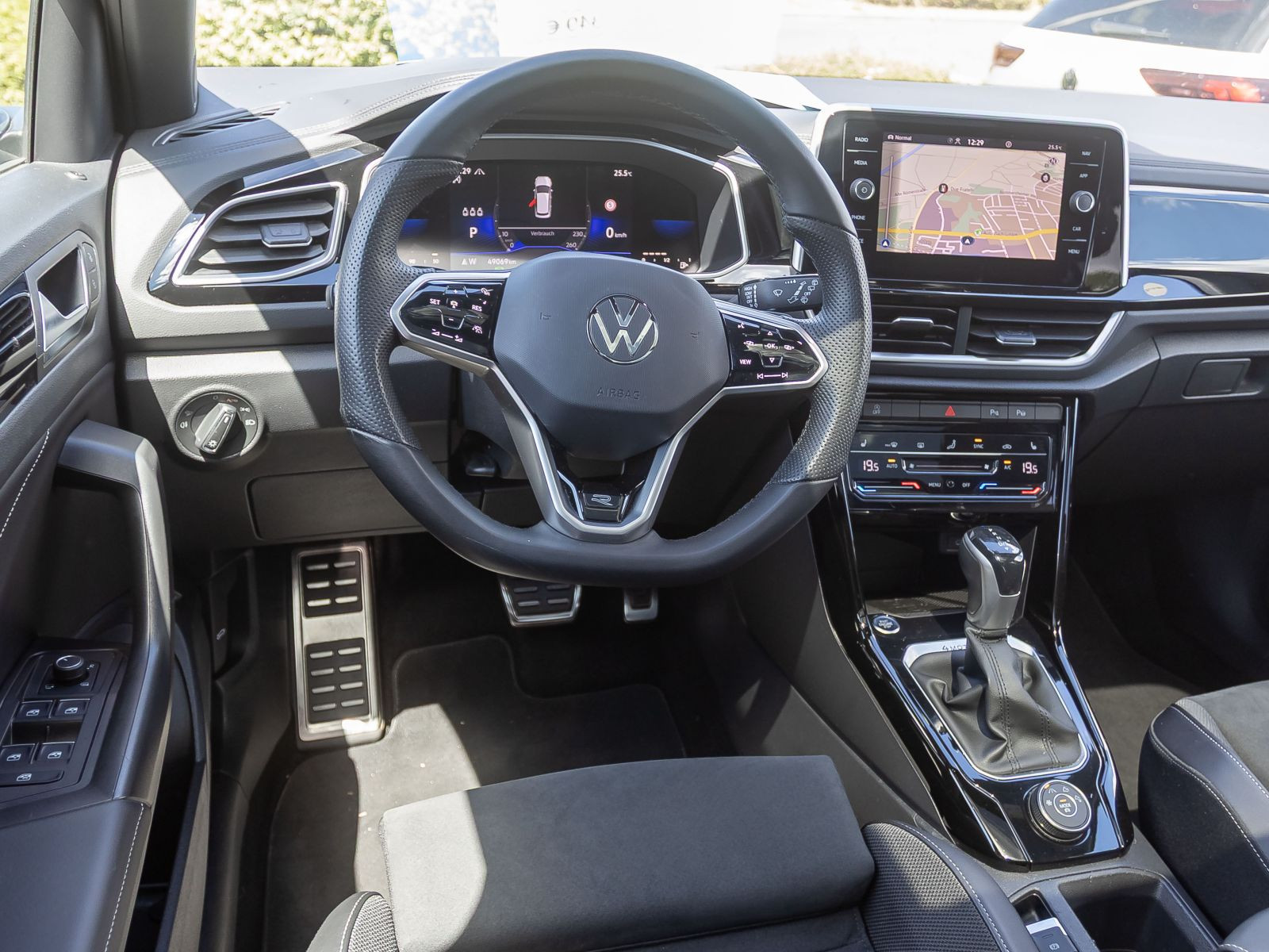 Volkswagen T-Roc 2.0 TSI DSG R-Line, Panoramadach, LED-Matrix, Navi, Rückfahrkamera