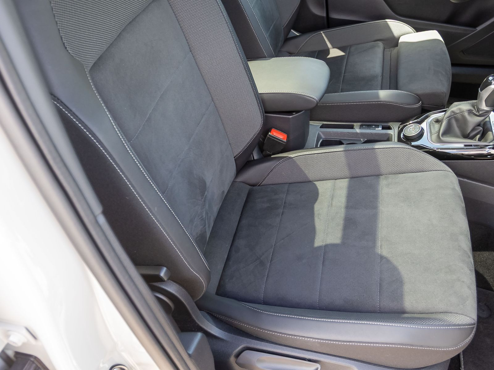 Volkswagen T-Roc 2.0 TSI DSG R-Line, Panoramadach, LED-Matrix, Navi, Rückfahrkamera